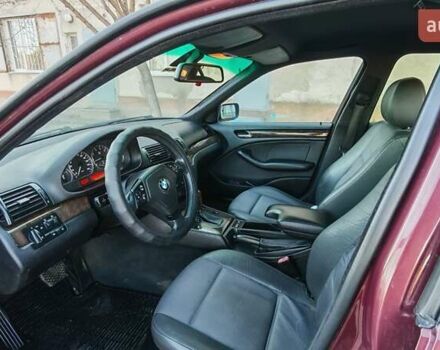 Красный БМВ 3 Серия, объемом двигателя 1.8 л и пробегом 260 тыс. км за 4999 $, фото 7 на Automoto.ua