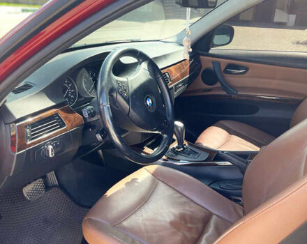 Красный БМВ 3 Серия, объемом двигателя 3 л и пробегом 159 тыс. км за 10500 $, фото 6 на Automoto.ua