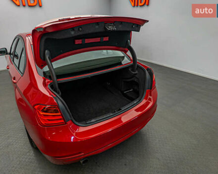Красный БМВ 3 Серия, объемом двигателя 2 л и пробегом 124 тыс. км за 14705 $, фото 6 на Automoto.ua