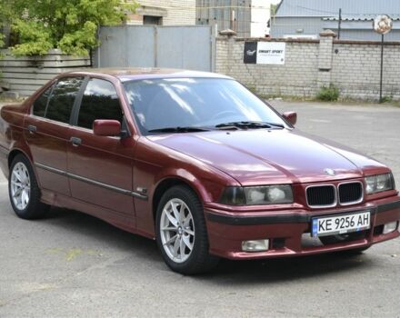 Красный БМВ 3 Серия, объемом двигателя 1.8 л и пробегом 482 тыс. км за 2300 $, фото 1 на Automoto.ua