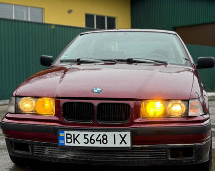 Красный БМВ 3 Серия, объемом двигателя 1.8 л и пробегом 500 тыс. км за 2200 $, фото 1 на Automoto.ua