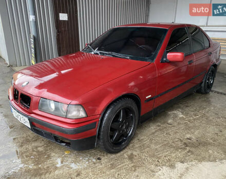 Красный БМВ 3 Серия, объемом двигателя 1.6 л и пробегом 115 тыс. км за 2400 $, фото 1 на Automoto.ua