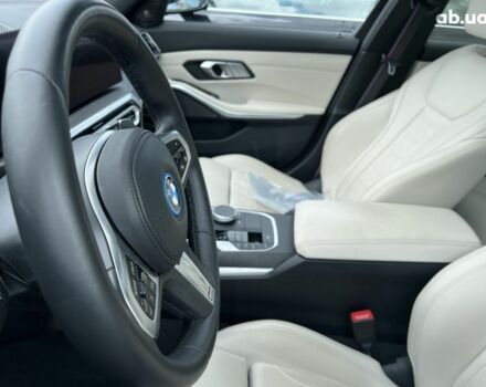 БМВ 3 Серия, объемом двигателя 2 л и пробегом 10 тыс. км за 74107 $, фото 11 на Automoto.ua