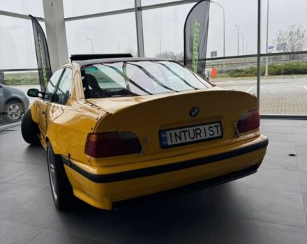 Желтый БМВ 3 Серия, объемом двигателя 4 л и пробегом 100 тыс. км за 18000 $, фото 3 на Automoto.ua