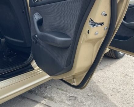 Желтый БМВ 3 Серия, объемом двигателя 1.9 л и пробегом 293 тыс. км за 4999 $, фото 13 на Automoto.ua