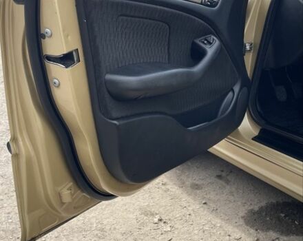 Желтый БМВ 3 Серия, объемом двигателя 1.9 л и пробегом 293 тыс. км за 4999 $, фото 10 на Automoto.ua