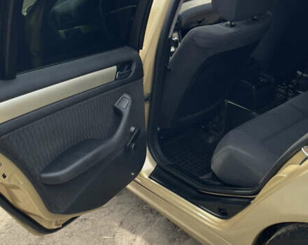 Желтый БМВ 3 Серия, объемом двигателя 1.9 л и пробегом 286 тыс. км за 4999 $, фото 21 на Automoto.ua