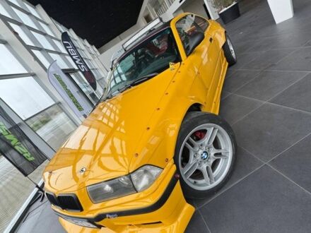 Желтый БМВ 3 Серия, объемом двигателя 4 л и пробегом 100 тыс. км за 18000 $, фото 1 на Automoto.ua