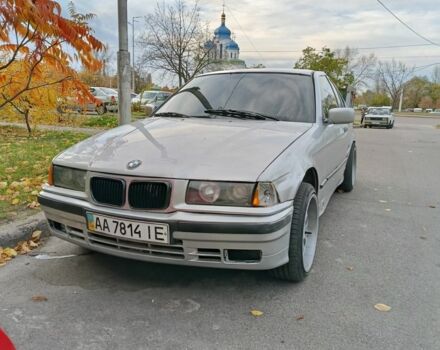 Серый БМВ 3 Серия, объемом двигателя 1.8 л и пробегом 300 тыс. км за 2200 $, фото 3 на Automoto.ua