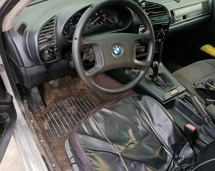 Серый БМВ 3 Серия, объемом двигателя 1.8 л и пробегом 300 тыс. км за 2200 $, фото 4 на Automoto.ua