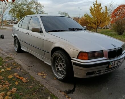 Серый БМВ 3 Серия, объемом двигателя 1.8 л и пробегом 300 тыс. км за 2200 $, фото 2 на Automoto.ua