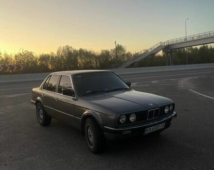 Серый БМВ 3 Серия, объемом двигателя 2 л и пробегом 400 тыс. км за 1300 $, фото 4 на Automoto.ua