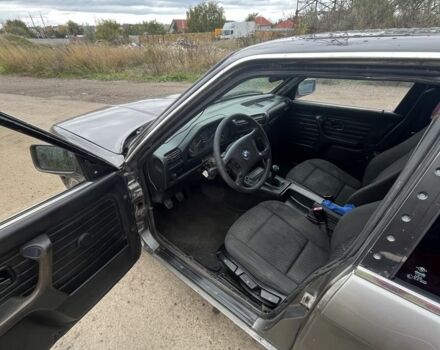 Сірий БМВ 3 Серія, об'ємом двигуна 1.8 л та пробігом 256 тис. км за 1700 $, фото 5 на Automoto.ua