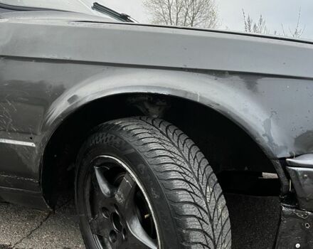 Серый БМВ 3 Серия, объемом двигателя 1.8 л и пробегом 300 тыс. км за 951 $, фото 1 на Automoto.ua