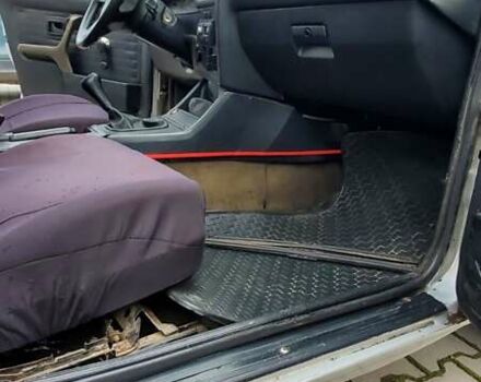 Серый БМВ 3 Серия, объемом двигателя 1.8 л и пробегом 170 тыс. км за 1300 $, фото 7 на Automoto.ua