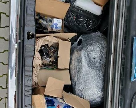 Серый БМВ 3 Серия, объемом двигателя 1.8 л и пробегом 170 тыс. км за 1300 $, фото 9 на Automoto.ua