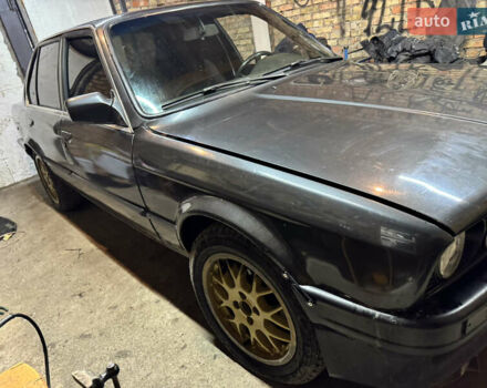 Серый БМВ 3 Серия, объемом двигателя 1.8 л и пробегом 333 тыс. км за 1200 $, фото 3 на Automoto.ua