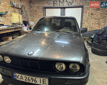 Серый БМВ 3 Серия, объемом двигателя 1.8 л и пробегом 333 тыс. км за 1200 $, фото 1 на Automoto.ua