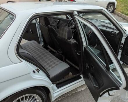 Серый БМВ 3 Серия, объемом двигателя 2.8 л и пробегом 360 тыс. км за 7500 $, фото 16 на Automoto.ua