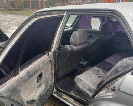 Серый БМВ 3 Серия, объемом двигателя 2.4 л и пробегом 200 тыс. км за 600 $, фото 5 на Automoto.ua