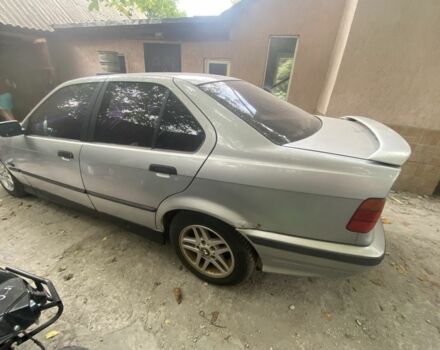 Сірий БМВ 3 Серія, об'ємом двигуна 2.5 л та пробігом 300 тис. км за 1800 $, фото 1 на Automoto.ua