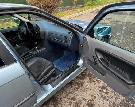 Серый БМВ 3 Серия, объемом двигателя 2 л и пробегом 295 тыс. км за 2300 $, фото 9 на Automoto.ua