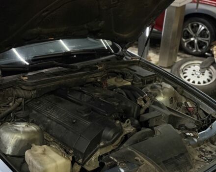 Серый БМВ 3 Серия, объемом двигателя 2.5 л и пробегом 196 тыс. км за 3000 $, фото 22 на Automoto.ua