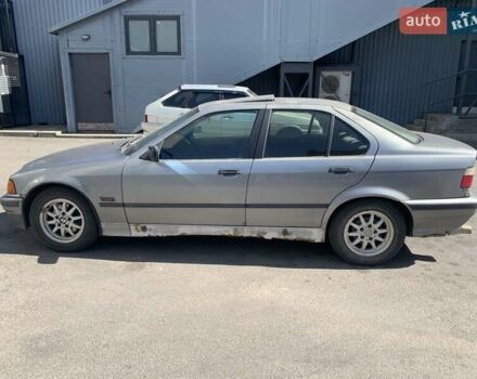 Серый БМВ 3 Серия, объемом двигателя 1.8 л и пробегом 300 тыс. км за 2499 $, фото 3 на Automoto.ua