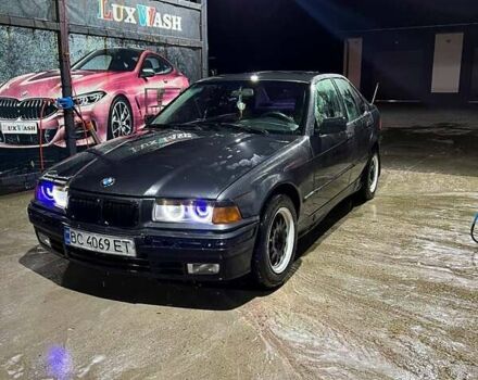 Серый БМВ 3 Серия, объемом двигателя 1.8 л и пробегом 313 тыс. км за 1950 $, фото 3 на Automoto.ua