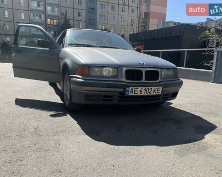 Серый БМВ 3 Серия, объемом двигателя 1.8 л и пробегом 300 тыс. км за 2499 $, фото 2 на Automoto.ua