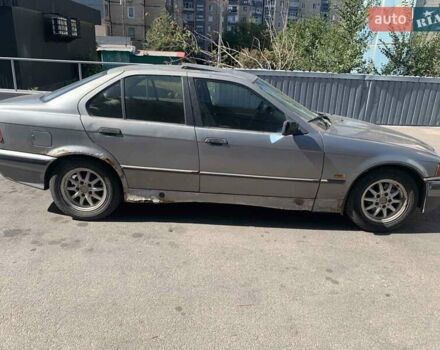 Серый БМВ 3 Серия, объемом двигателя 1.8 л и пробегом 300 тыс. км за 2499 $, фото 5 на Automoto.ua