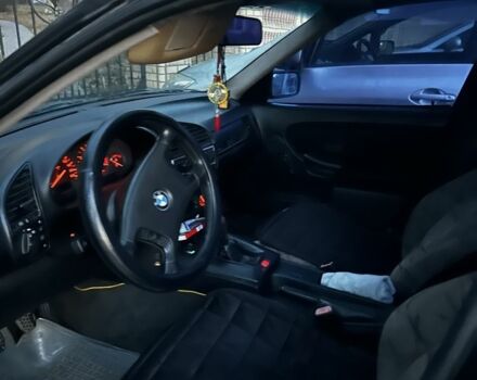 Серый БМВ 3 Серия, объемом двигателя 1.8 л и пробегом 300 тыс. км за 2100 $, фото 5 на Automoto.ua