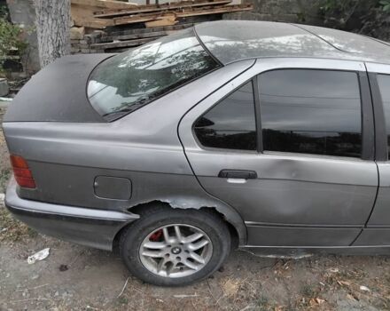 Сірий БМВ 3 Серія, об'ємом двигуна 1.8 л та пробігом 400 тис. км за 1000 $, фото 2 на Automoto.ua