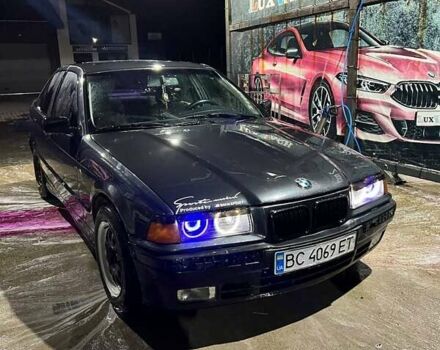 Серый БМВ 3 Серия, объемом двигателя 1.8 л и пробегом 313 тыс. км за 1950 $, фото 1 на Automoto.ua