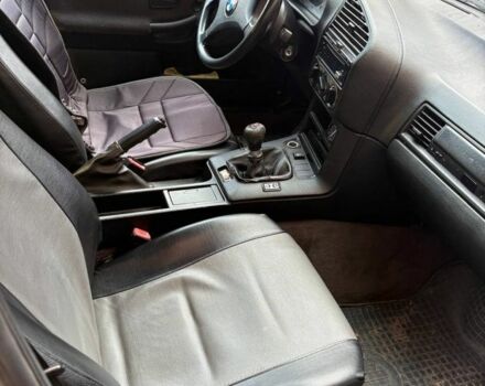 Серый БМВ 3 Серия, объемом двигателя 1.8 л и пробегом 300 тыс. км за 2700 $, фото 16 на Automoto.ua