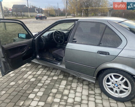 Серый БМВ 3 Серия, объемом двигателя 1.6 л и пробегом 330 тыс. км за 2200 $, фото 13 на Automoto.ua