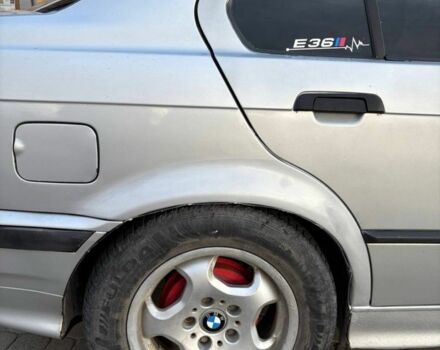 Серый БМВ 3 Серия, объемом двигателя 1.8 л и пробегом 300 тыс. км за 2700 $, фото 9 на Automoto.ua