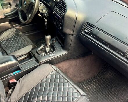 Сірий БМВ 3 Серія, об'ємом двигуна 1.8 л та пробігом 266 тис. км за 2100 $, фото 4 на Automoto.ua