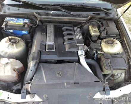 Серый БМВ 3 Серия, объемом двигателя 0 л и пробегом 333 тыс. км за 2550 $, фото 3 на Automoto.ua