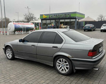 Серый БМВ 3 Серия, объемом двигателя 2 л и пробегом 360 тыс. км за 2800 $, фото 2 на Automoto.ua