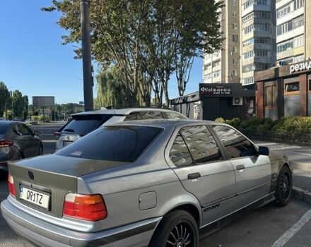 Сірий БМВ 3 Серія, об'ємом двигуна 1.8 л та пробігом 370 тис. км за 2500 $, фото 4 на Automoto.ua
