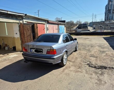 Серый БМВ 3 Серия, объемом двигателя 2 л и пробегом 340 тыс. км за 5100 $, фото 1 на Automoto.ua