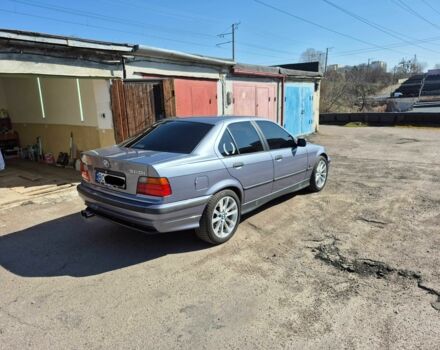 Серый БМВ 3 Серия, объемом двигателя 2 л и пробегом 340 тыс. км за 5100 $, фото 2 на Automoto.ua