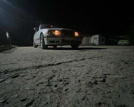 Сірий БМВ 3 Серія, об'ємом двигуна 1.8 л та пробігом 600 тис. км за 1000 $, фото 1 на Automoto.ua