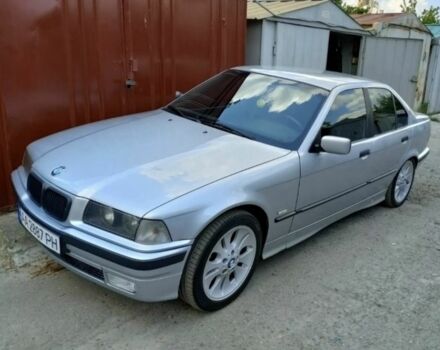 Серый БМВ 3 Серия, объемом двигателя 2 л и пробегом 400 тыс. км за 3800 $, фото 5 на Automoto.ua