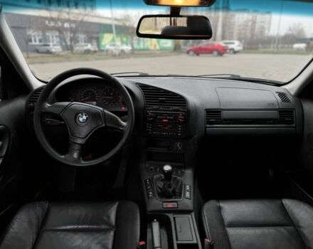 Серый БМВ 3 Серия, объемом двигателя 1.8 л и пробегом 254 тыс. км за 3550 $, фото 6 на Automoto.ua