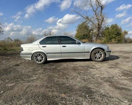 Серый БМВ 3 Серия, объемом двигателя 2 л и пробегом 400 тыс. км за 3800 $, фото 4 на Automoto.ua