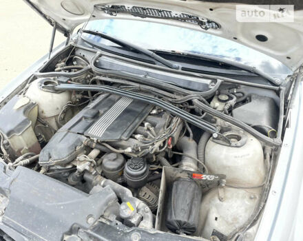 Серый БМВ 3 Серия, объемом двигателя 2.79 л и пробегом 400 тыс. км за 5300 $, фото 7 на Automoto.ua