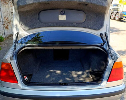 Серый БМВ 3 Серия, объемом двигателя 2 л и пробегом 300 тыс. км за 4100 $, фото 6 на Automoto.ua