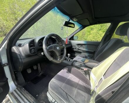 Серый БМВ 3 Серия, объемом двигателя 2.5 л и пробегом 150 тыс. км за 2700 $, фото 4 на Automoto.ua